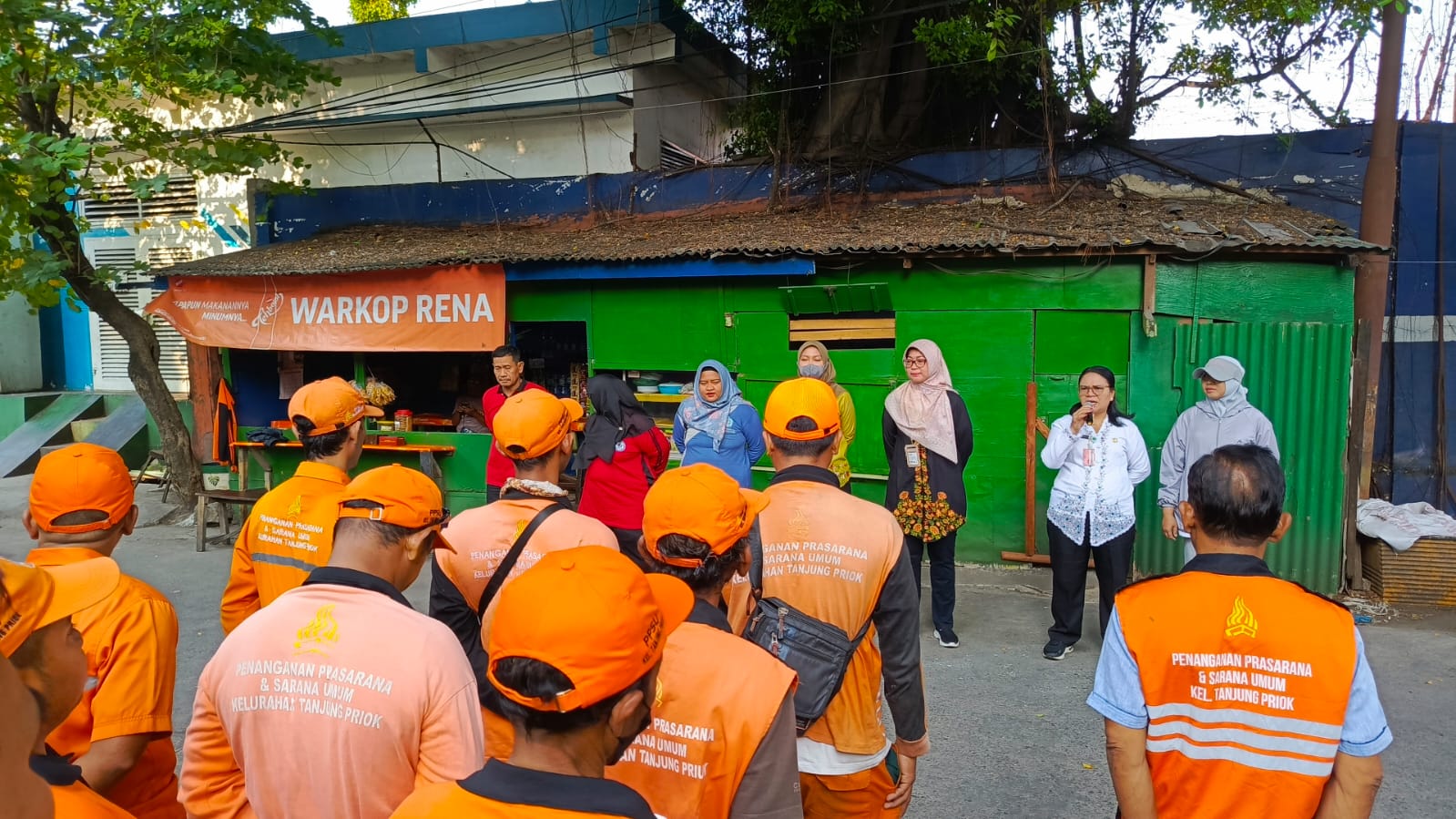 Giat Penangkapan Ikan Sapu-Sapu di Kali Tirem Kelurahan Tanjung Priok 4