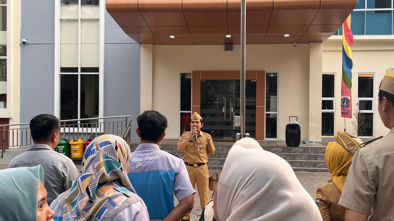 Awali Pekan dengan Kedisiplinan, Aparatur Kelurahan Sunter Jaya Gelar Apel Pagi Rutin 3