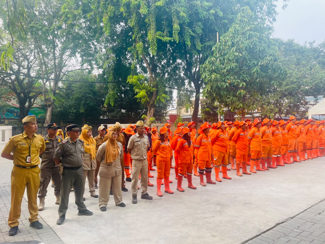Apel Pagi  ASN & PPSU Kelurahan Semper Barat yang dipimpin oleh Sekretaris Camat Kecamatan Cilincing 3