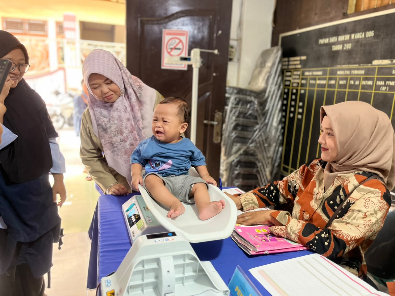 Monitoring Kasi Kesra dalam Pelaksanaan Posyandu Balita dan Lansia RW 006 Kelurahan Pademangan Timur 2