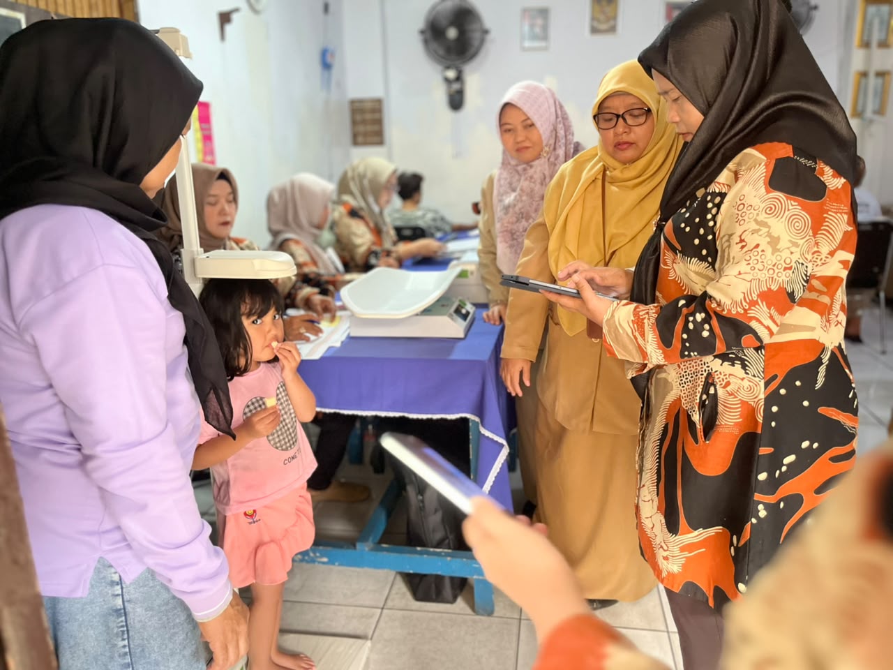 Monitoring Kasi Kesra dalam Pelaksanaan Posyandu Balita dan Lansia RW 006 Kelurahan Pademangan Timur 1