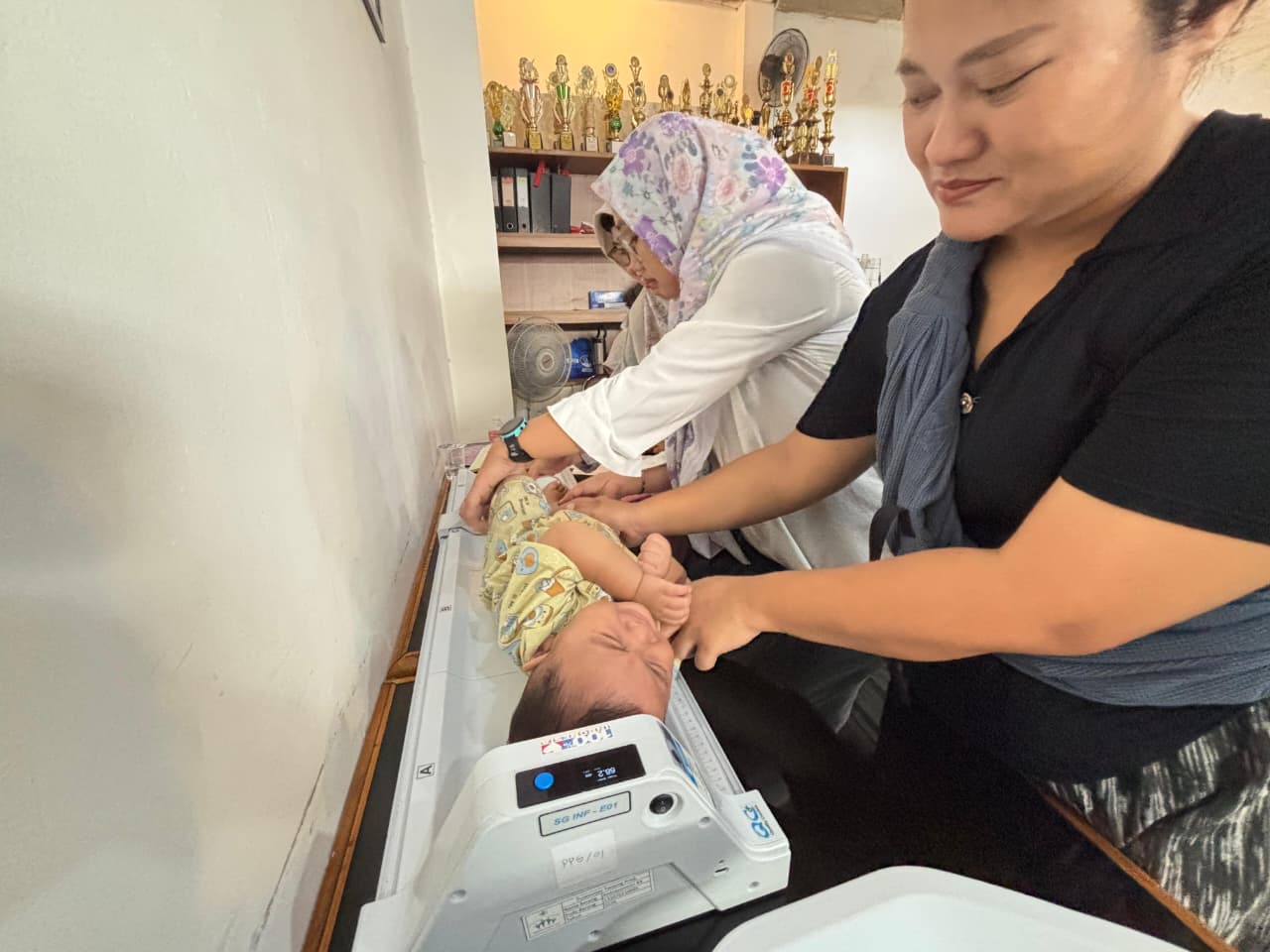 Ketua TP PKK Kelurahan Papanggo Monitoring Pelaksanaan Posyandu Balita dan Lansia Setia Mekar di RW 001 2