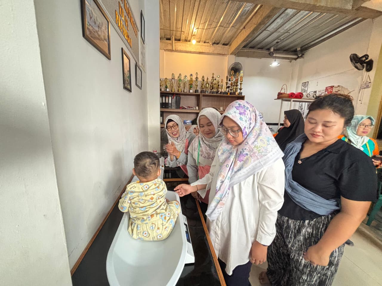 Ketua TP PKK Kelurahan Papanggo Monitoring Pelaksanaan Posyandu Balita dan Lansia Setia Mekar di RW 001 1