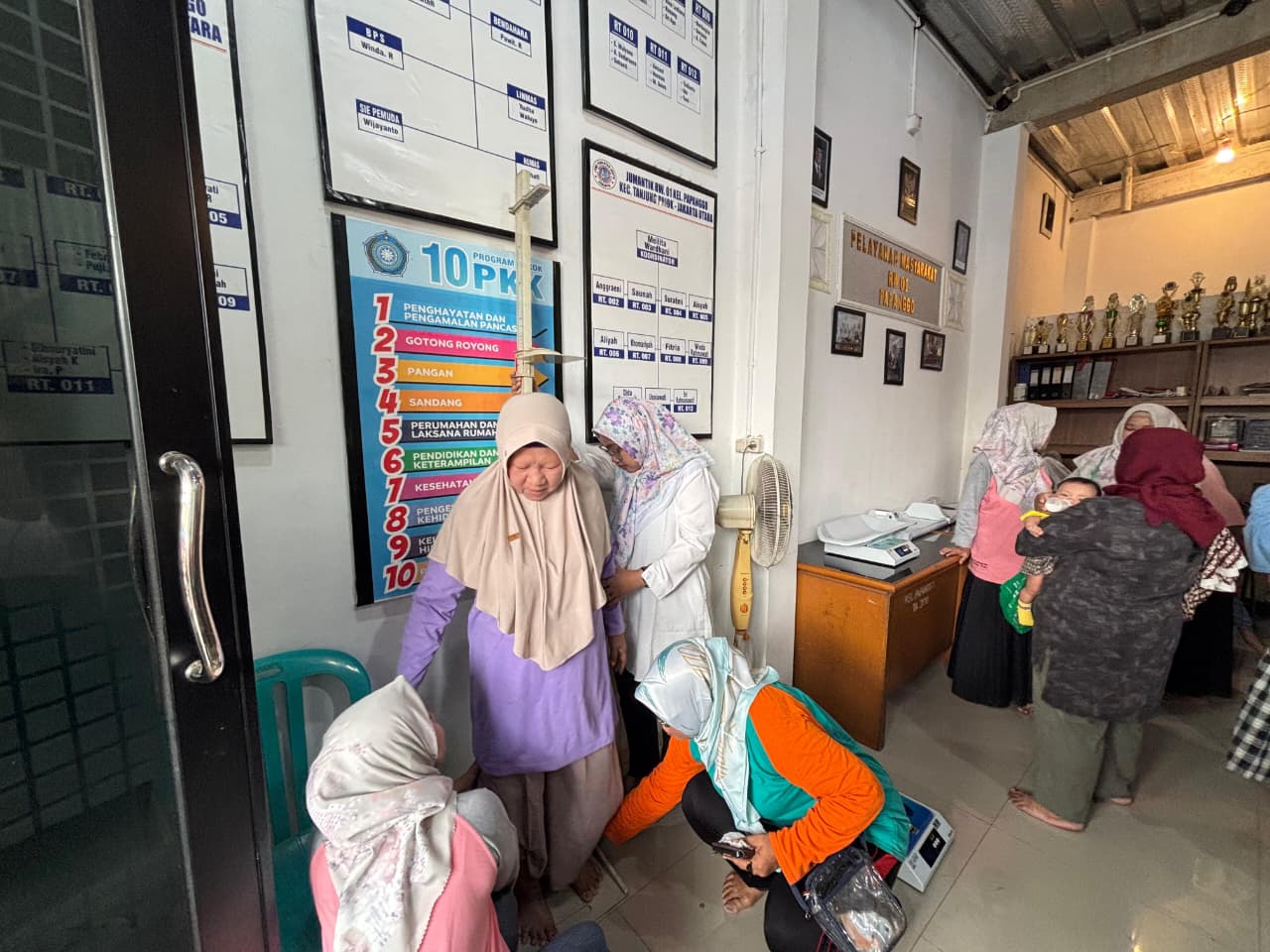 Ketua TP PKK Kelurahan Papanggo Monitoring Pelaksanaan Posyandu Balita dan Lansia Setia Mekar di RW 001 4