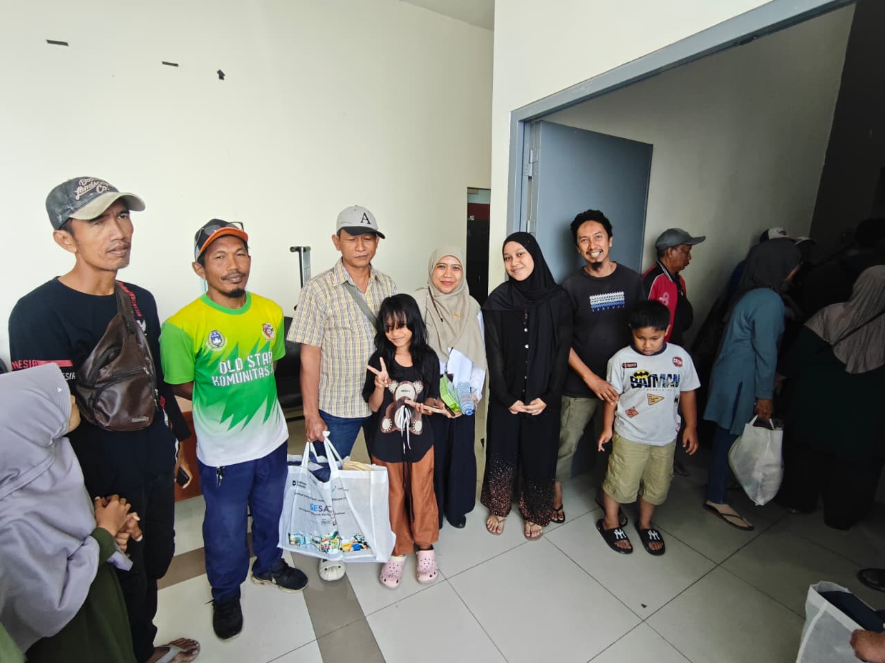 Program TJSL Pertamina Hadir di Kecamatan Koja, Salurkan Sembako Murah dan Seragam Sekolah bagi Masyarakat Prasejahtera 4