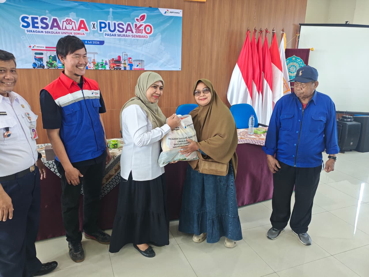 Program TJSL Pertamina Hadir di Kecamatan Koja, Salurkan Sembako Murah dan Seragam Sekolah bagi Masyarakat Prasejahtera 3