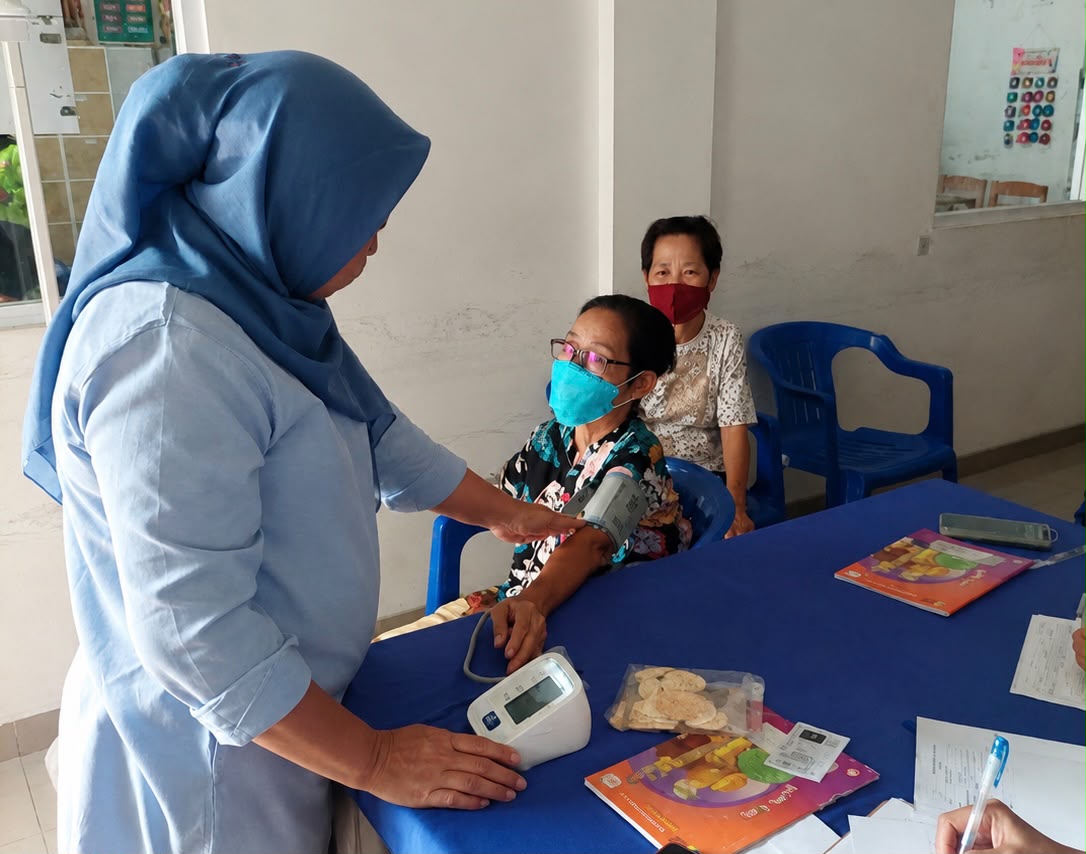 Pelaksanaan Posyandu Lansia dan Balita RW 004 Kelurahan Pademangan Timur 6
