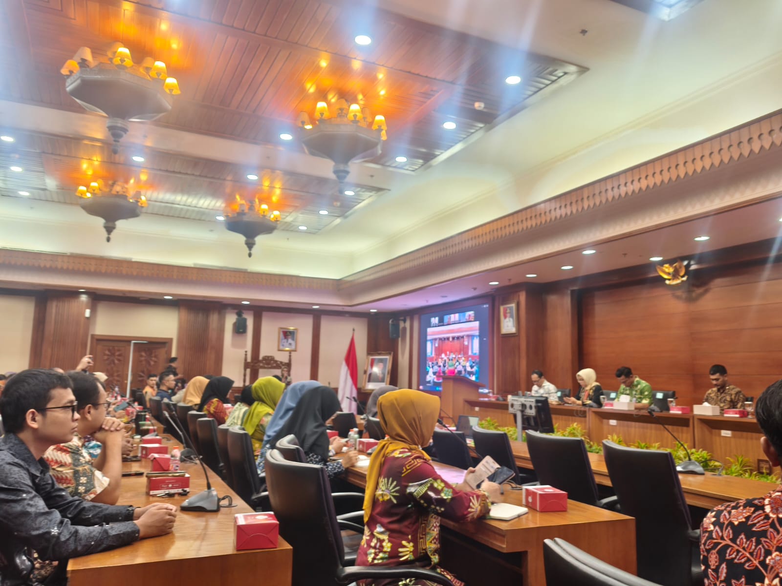 Sekretaris Kelurahan Rawa Badak Selatan Tingkatkan Kompetensi ASN melalui Kegiatan Pemahaman Peraturan Kepegawaian 1