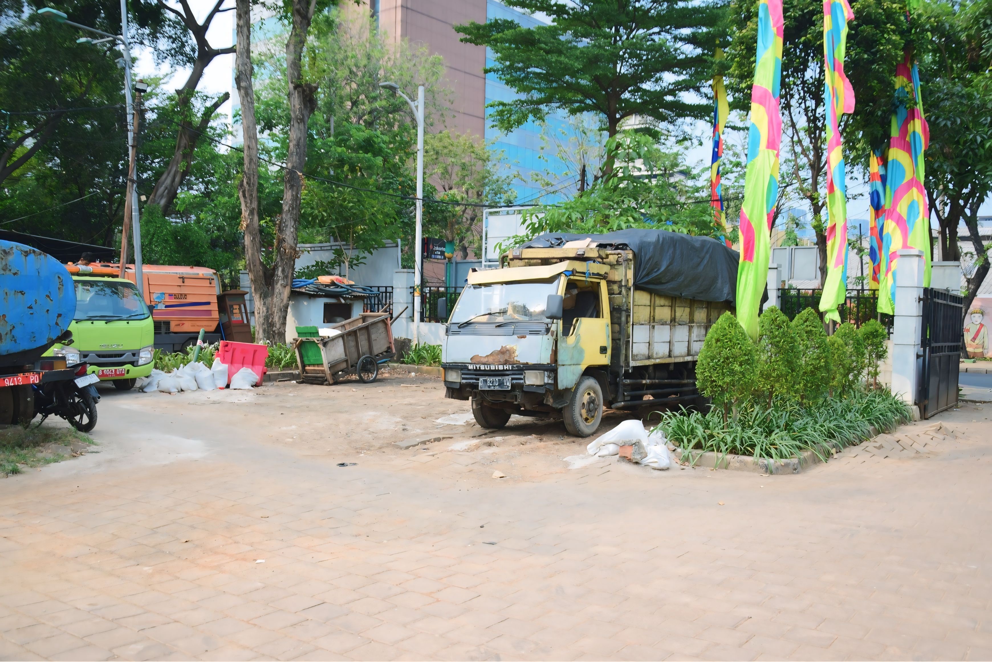 PATROLI RUTIN DI JALAN KEPANDUAN II, KELURAHAN PEJAGALAN BERHASIL MENJARING SATU TRUK PENGANGKUT SAMPAH 1