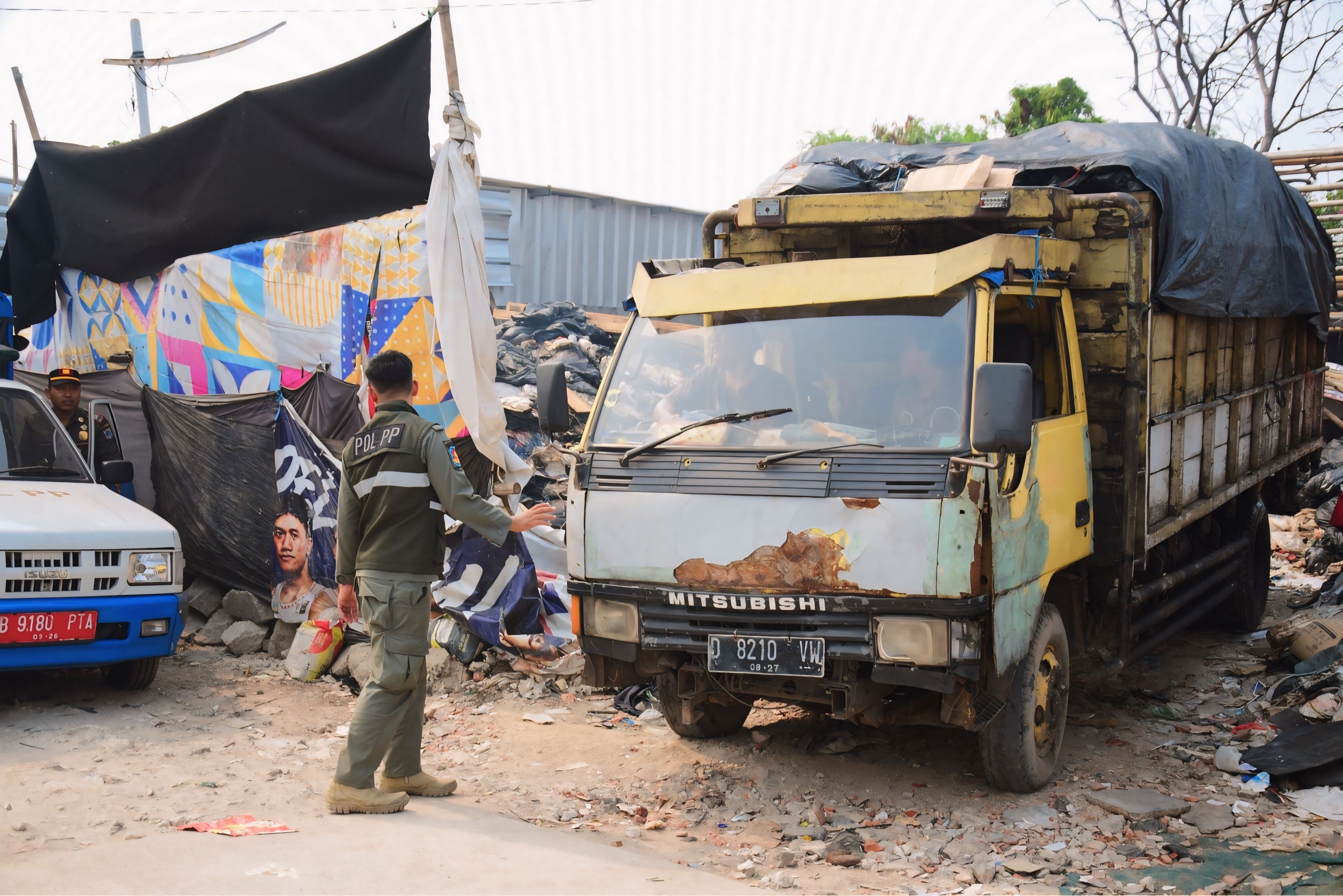 PATROLI RUTIN DI JALAN KEPANDUAN II, KELURAHAN PEJAGALAN BERHASIL MENJARING SATU TRUK PENGANGKUT SAMPAH 2