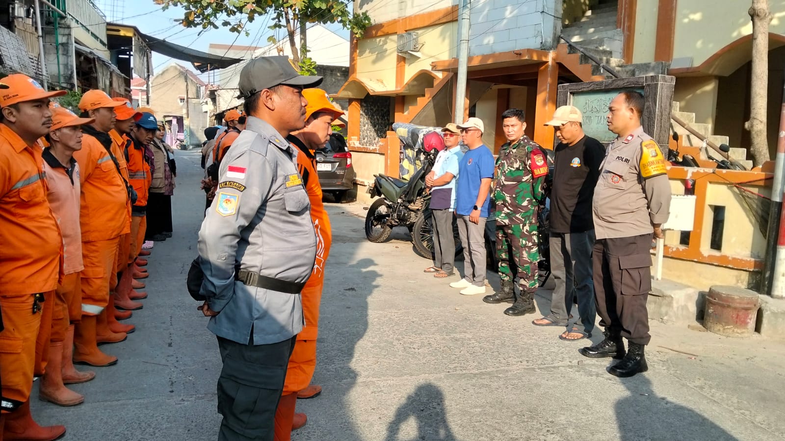 Sinergi Kerja Bakti di Kampung Nelayan, PPSU Kelurahan Kamal Muara Bersama Warga Bersihkan Saluran Air Demi Cegah Genangan 3