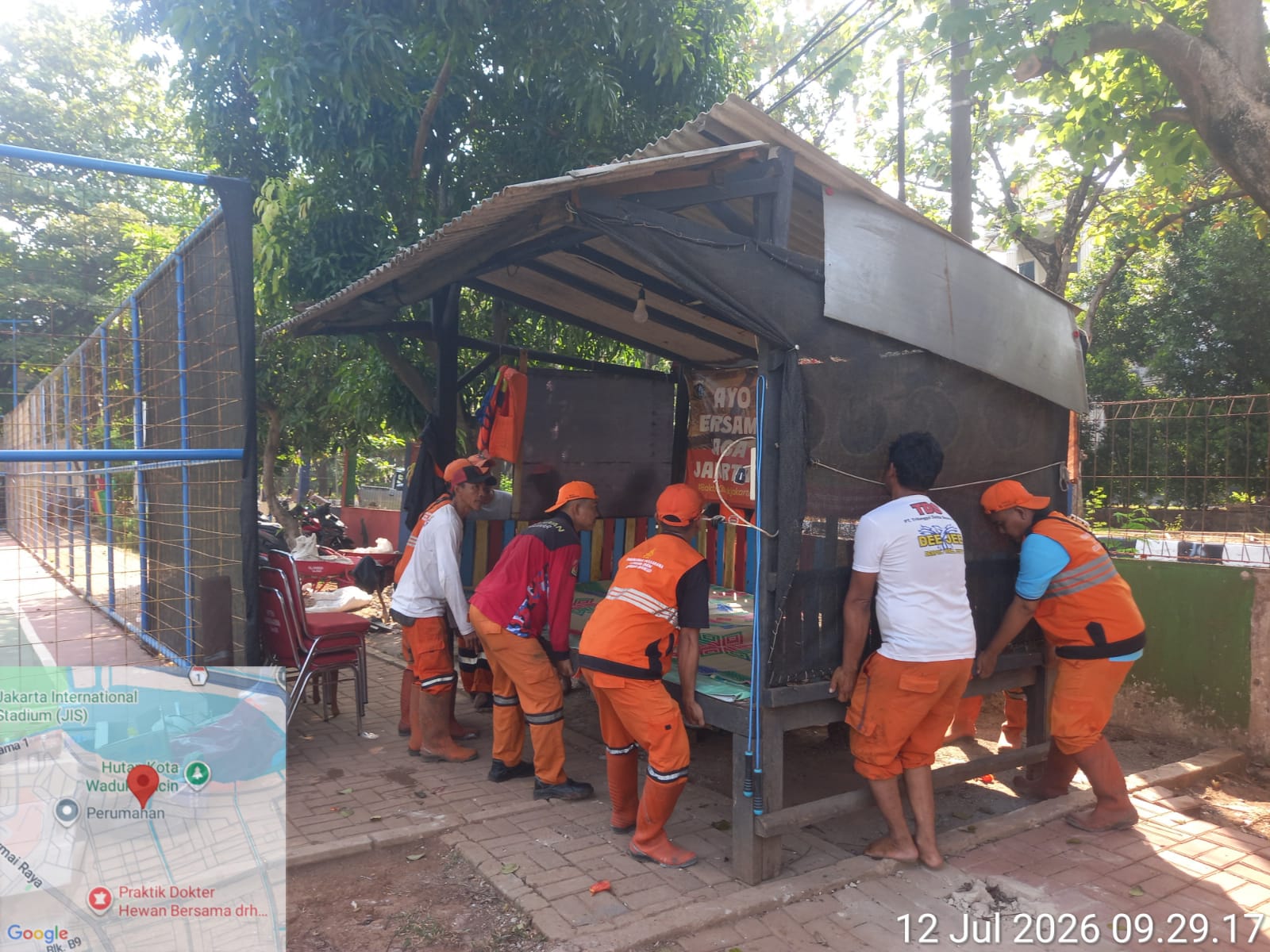 Kolaborasi Pemerintah dan Warga, Kerja Bakti di RPTRA Manggala Bisma Wujudkan Lingkungan Bersih dan Sehat 7