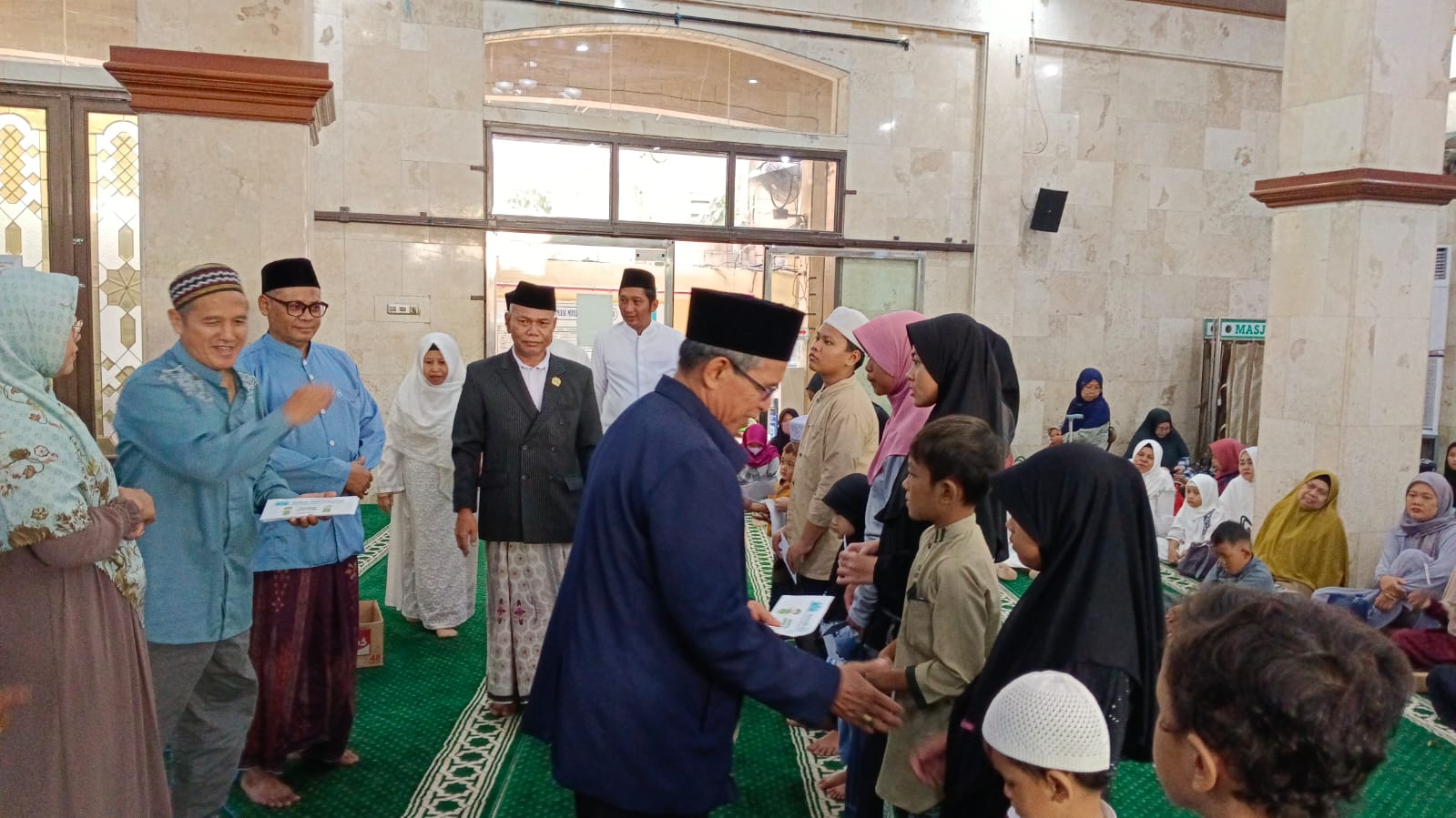 Santunan Anak Yatim Piatu Warnai Peringatan Tahun Baru Islam 1448 Hijriah di Kelurahan Papanggo 10
