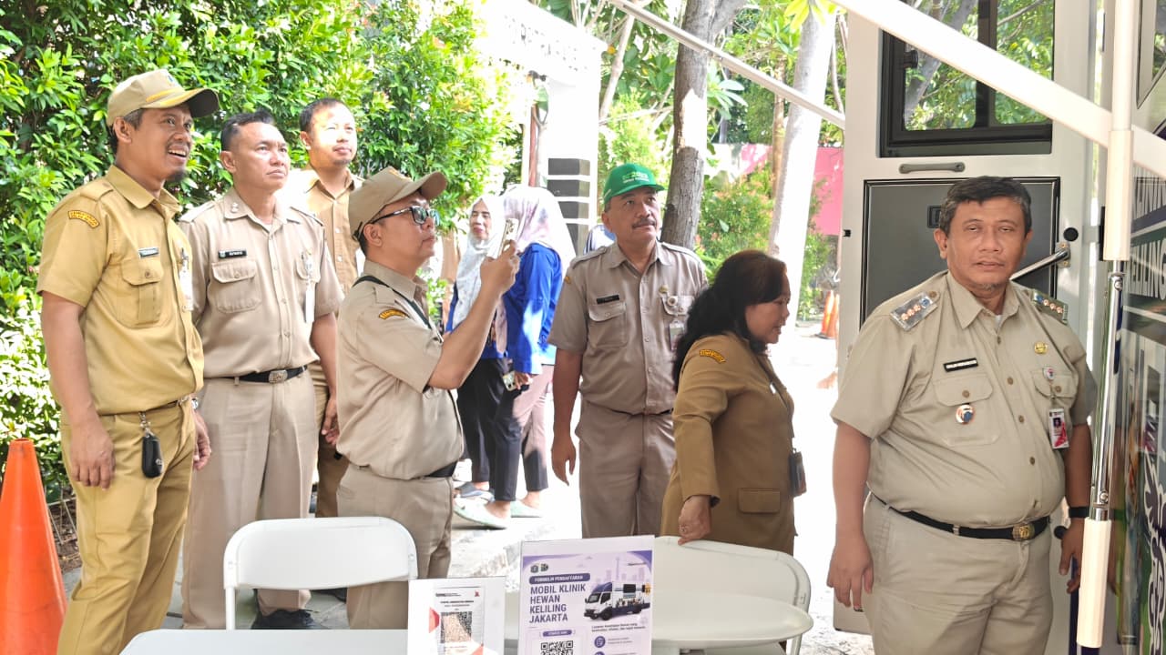 Pelayanan Kesehatan Hewan Sudin KPKP Jakarta Utara Hadir di RPTRA Rasela, Lurah Rawa Badak Selatan Tinjau Langsung Kegiatan 3