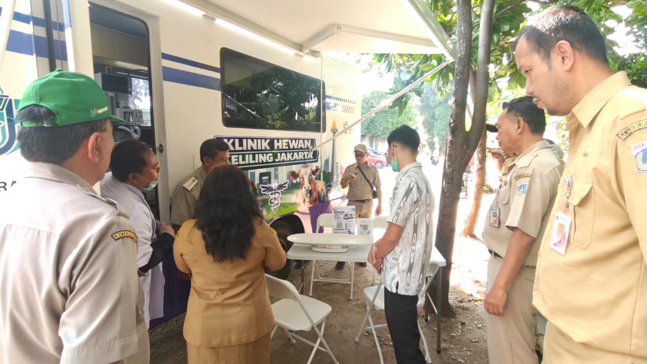 Pelayanan Kesehatan Hewan Sudin KPKP Jakarta Utara Hadir di RPTRA Rasela, Lurah Rawa Badak Selatan Tinjau Langsung Kegiatan 1