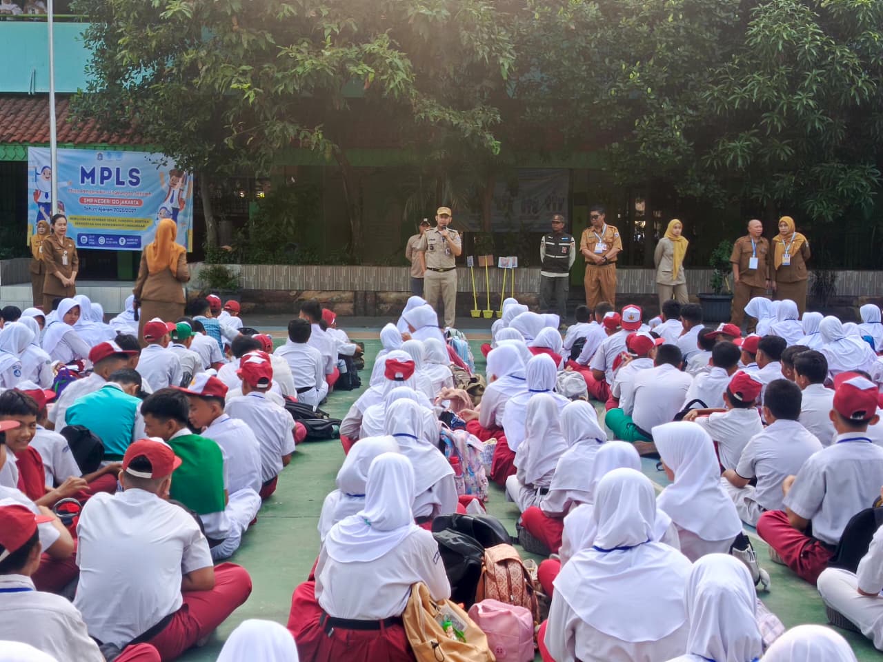Semangat Tahun Ajaran Baru 2026, Lurah Kamal Muara Resmi Buka MPLS SMPN 120 dengan Pesan Inspiratif untuk Generasi Berprestasi 3