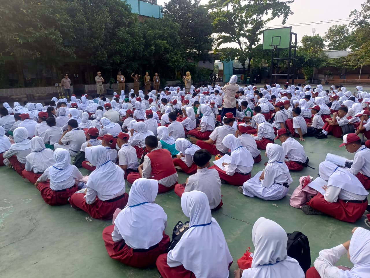 Semangat Tahun Ajaran Baru 2026, Lurah Kamal Muara Resmi Buka MPLS SMPN 120 dengan Pesan Inspiratif untuk Generasi Berprestasi 4
