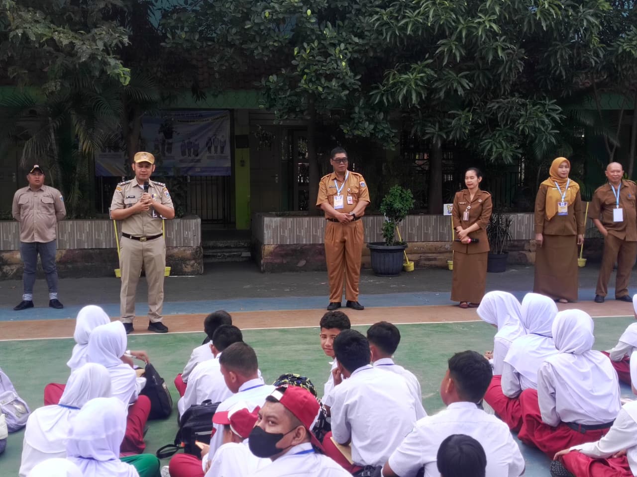 Semangat Tahun Ajaran Baru 2026, Lurah Kamal Muara Resmi Buka MPLS SMPN 120 dengan Pesan Inspiratif untuk Generasi Berprestasi 2