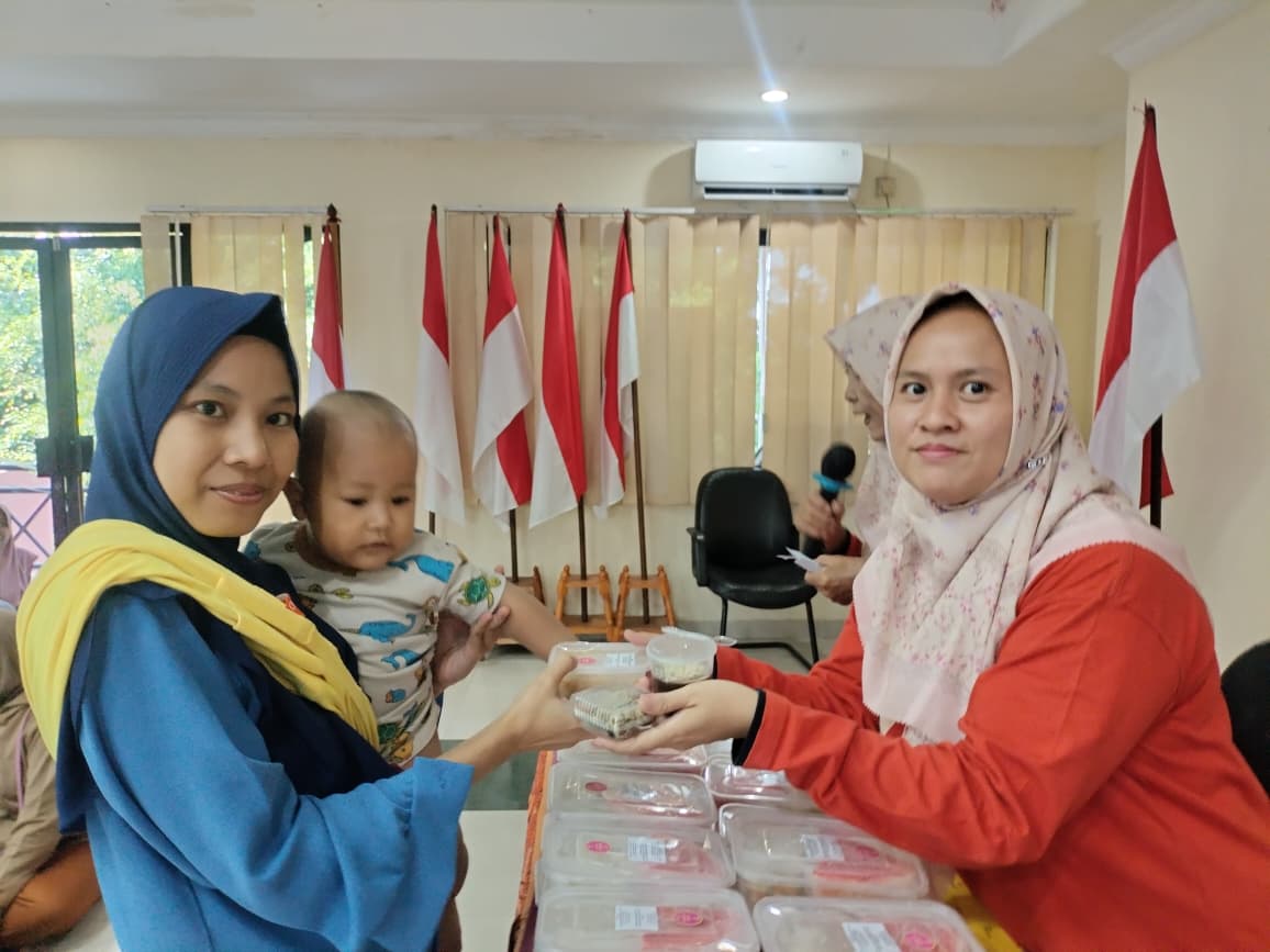Kegiatan Pemberian Makanan Tambahan (PMT) Lokal di Kelurahan Tanjung Priok 4