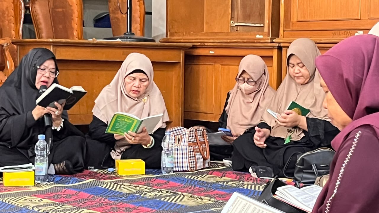 Pengajian Rutin TP-PKK Tingkat Kelurahan Pademangan Timur: Memperkuat Keimanan, Kebersamaan, dan Semangat Pengabdian dalam Membangun Masyarakat yang Harmonis 5