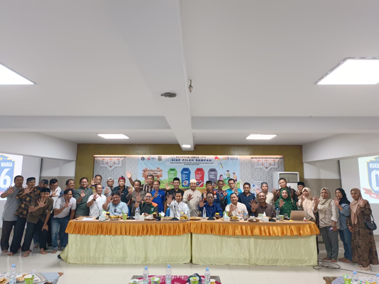 kegiatan Sosialisasi Pemilahan Sampah di wilayah RW 06, Kelurahan Sunter Jaya 4