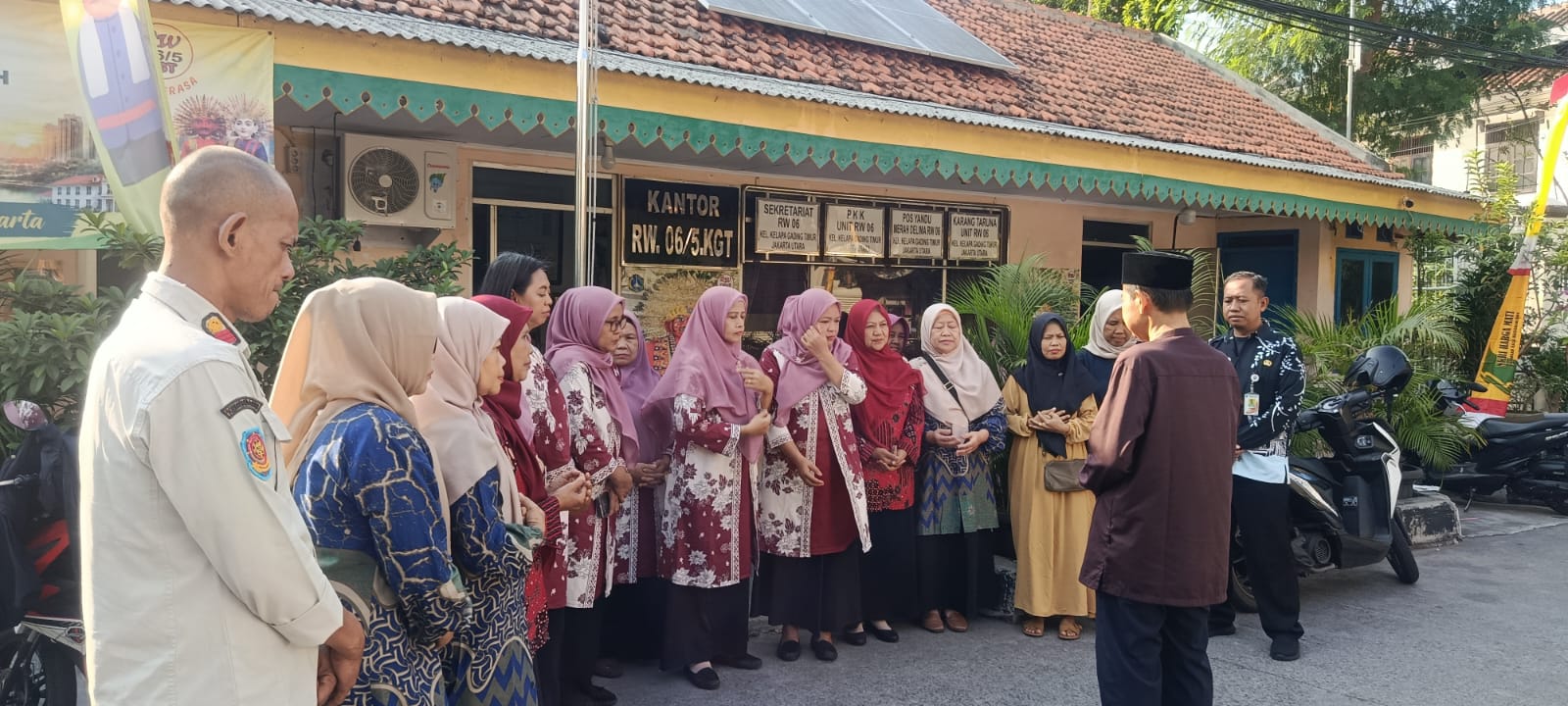 Lurah Kelapa Gading Timur Berikan Dukungan kepada Kader Posyandu Merah Delima pada Lomba Kader Posyandu Berprestasi Tingkat Kota Administrasi Jakarta Utara 2