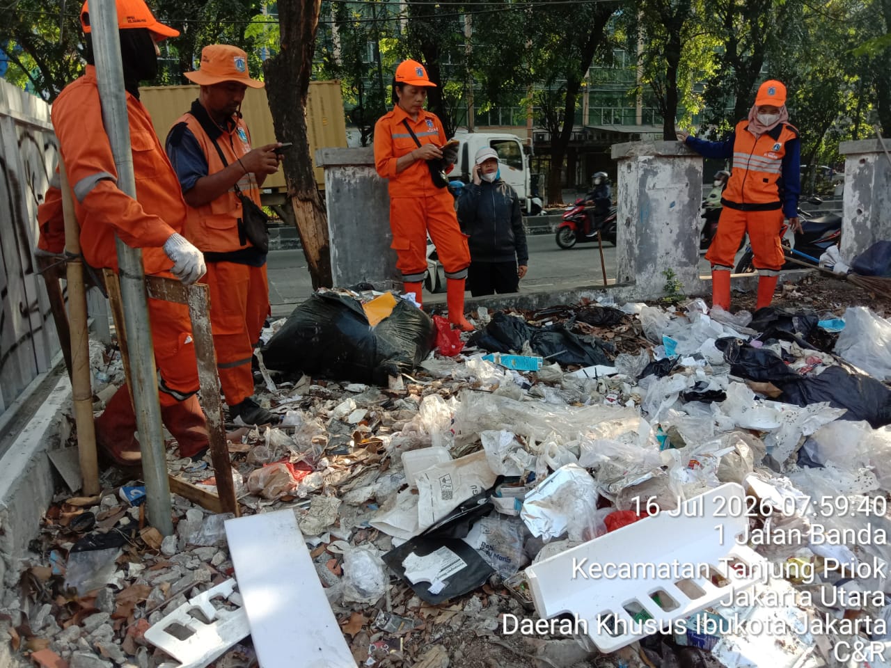 Penanganan Limbah dan Sampah Buangan dari Gerai Kopi Kenangan di Jalan Enggano Kelurahan Tanjung Priok 1