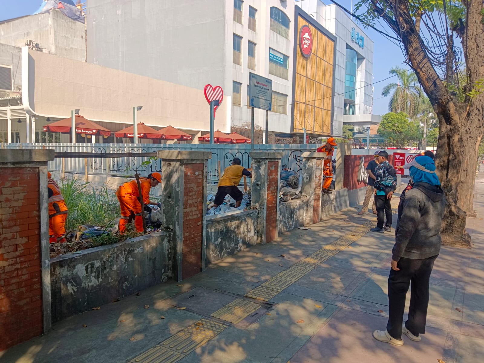 Penanganan Limbah dan Sampah Buangan dari Gerai Kopi Kenangan di Jalan Enggano Kelurahan Tanjung Priok 3