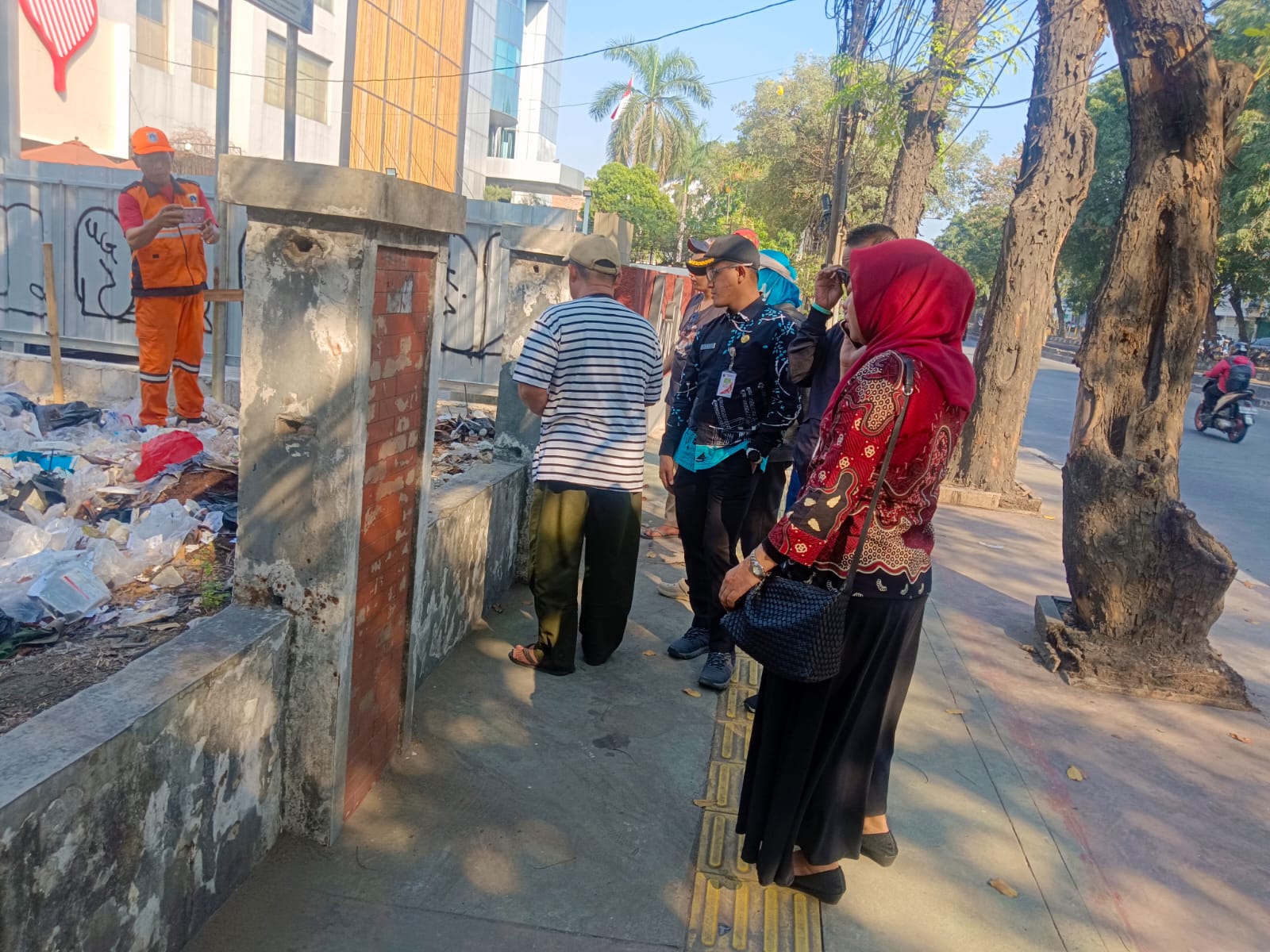 Penanganan Limbah dan Sampah Buangan dari Gerai Kopi Kenangan di Jalan Enggano Kelurahan Tanjung Priok 2