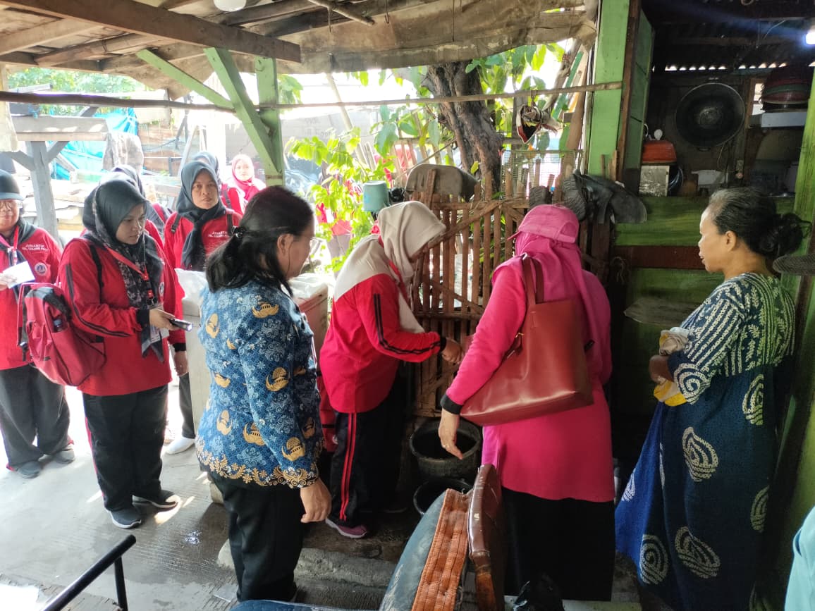 Kegiatan Gerakan Pemberantasan Sarang Nyamuk (Grebek PSN) di RW.11 Kelurahan Tanjung Priok 3