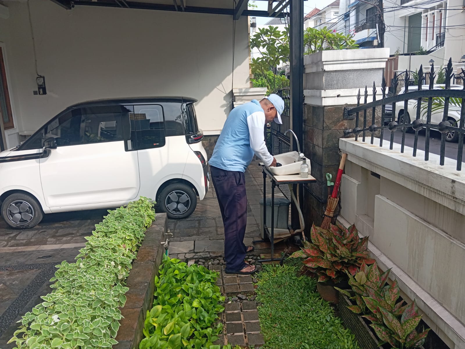 Lurah Kelurahan Kelapa Gading Timur Monitoring PSN di RW 021, Perkuat Peran Jumantik Cegah DBD 2