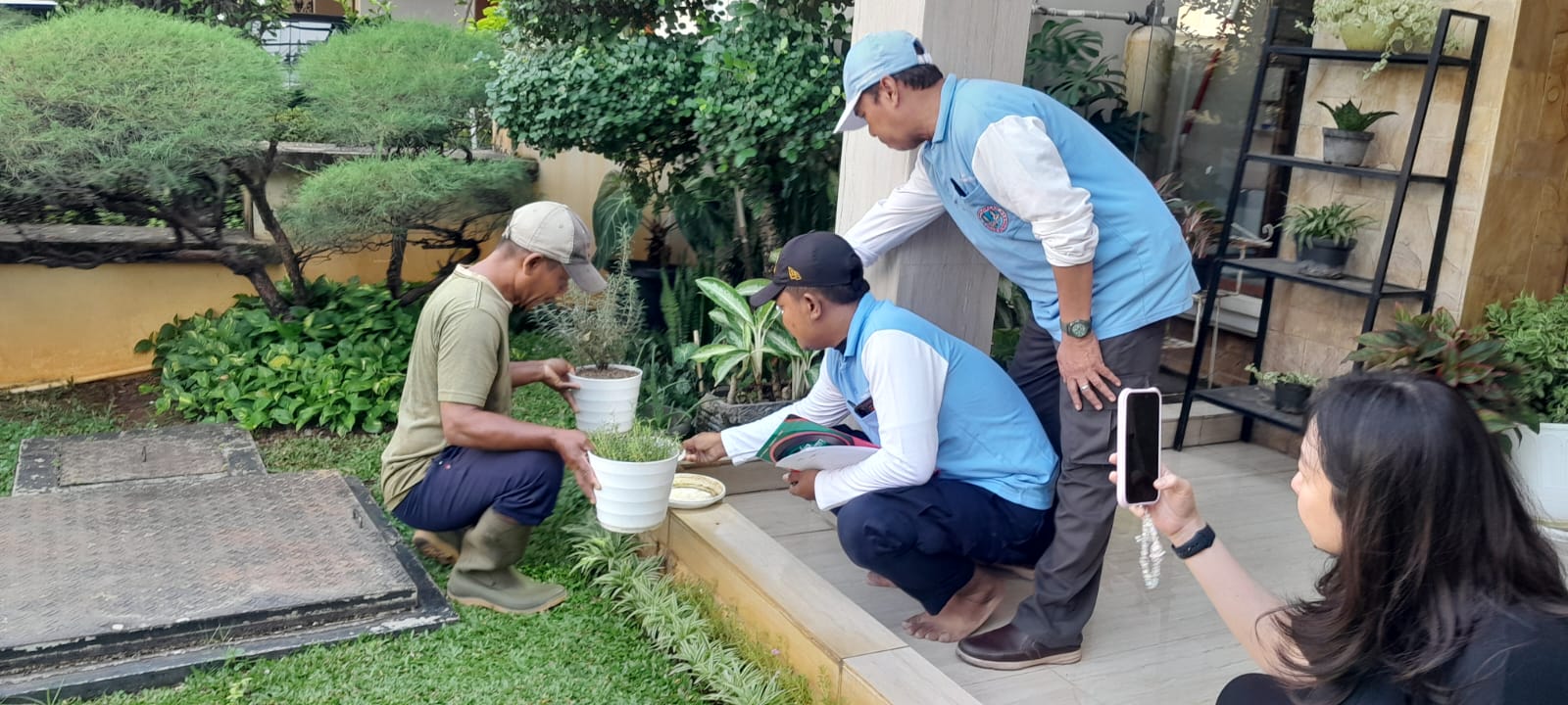 Lurah Kelurahan Kelapa Gading Timur Monitoring PSN di RW 021, Perkuat Peran Jumantik Cegah DBD 1
