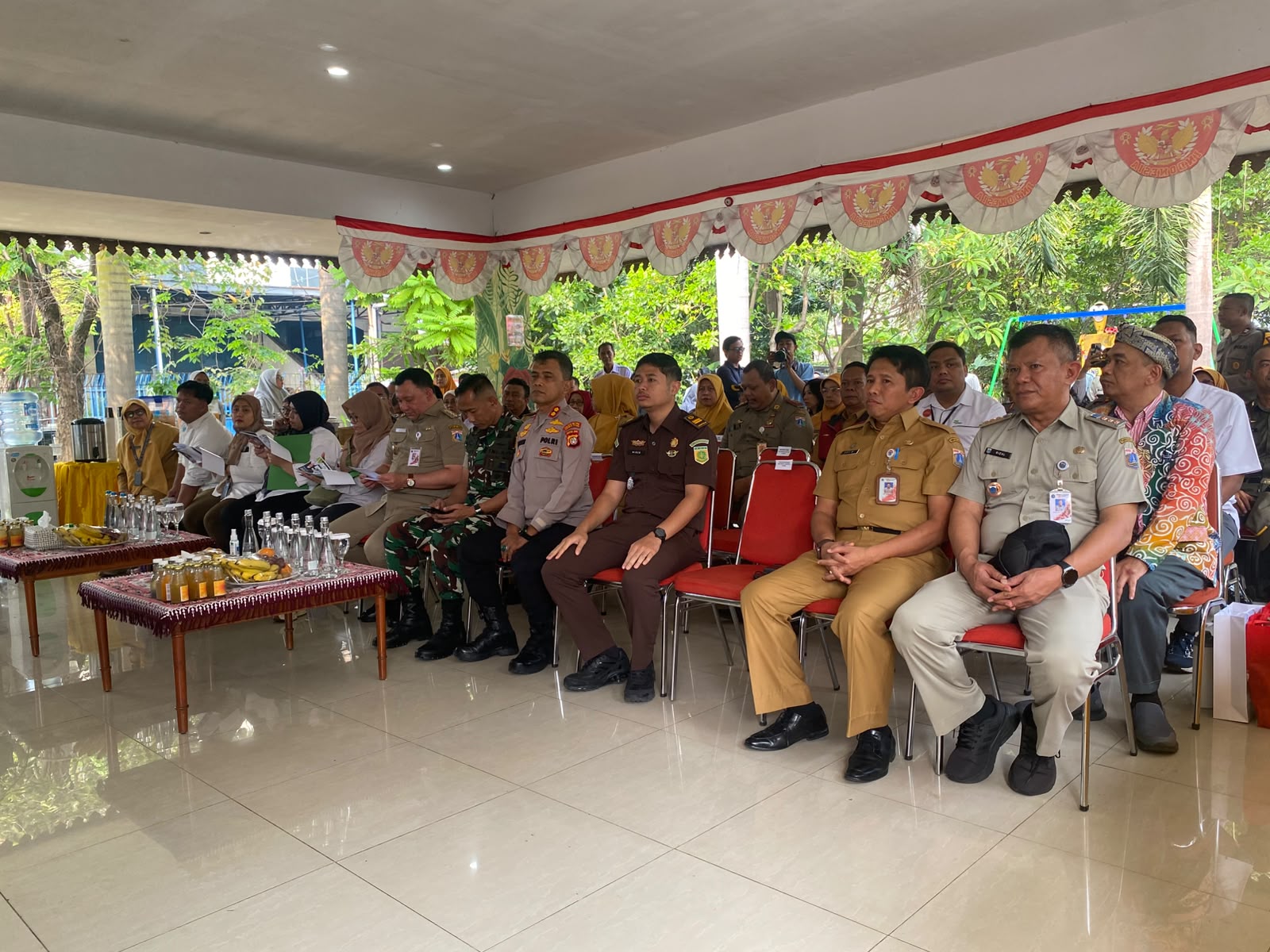 RW 05 Sunter Agung merupakan wujud nyata kolaborasi masyarakat dalam membangun kampung yang tangguh terhadap perubahan iklim, sehat, produktif, dan berkelanjutan. 1