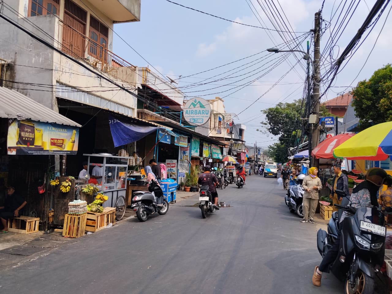 Sekretaris Kelurahan dan Kasi Pemerintahan Laksanakan Monitoring Pasar Jaya di Wilayah Kelapa Gading Timur 4