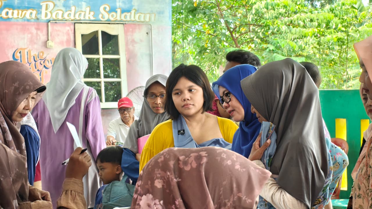 Ketua TP PKK Kecamatan Monitoring PAUD Flamboyan dan Posyandu Balita serta Lansia di RW 05 5