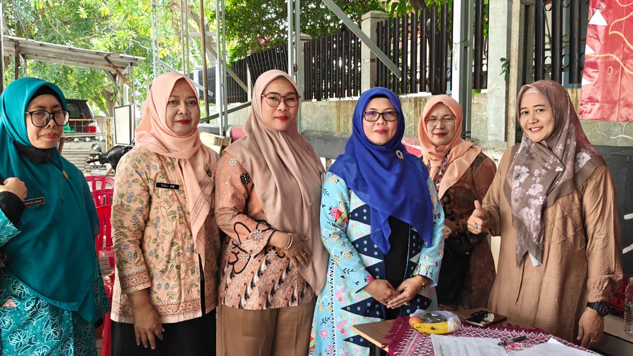 Ketua TP PKK Kecamatan Monitoring PAUD Flamboyan dan Posyandu Balita serta Lansia di RW 05 1