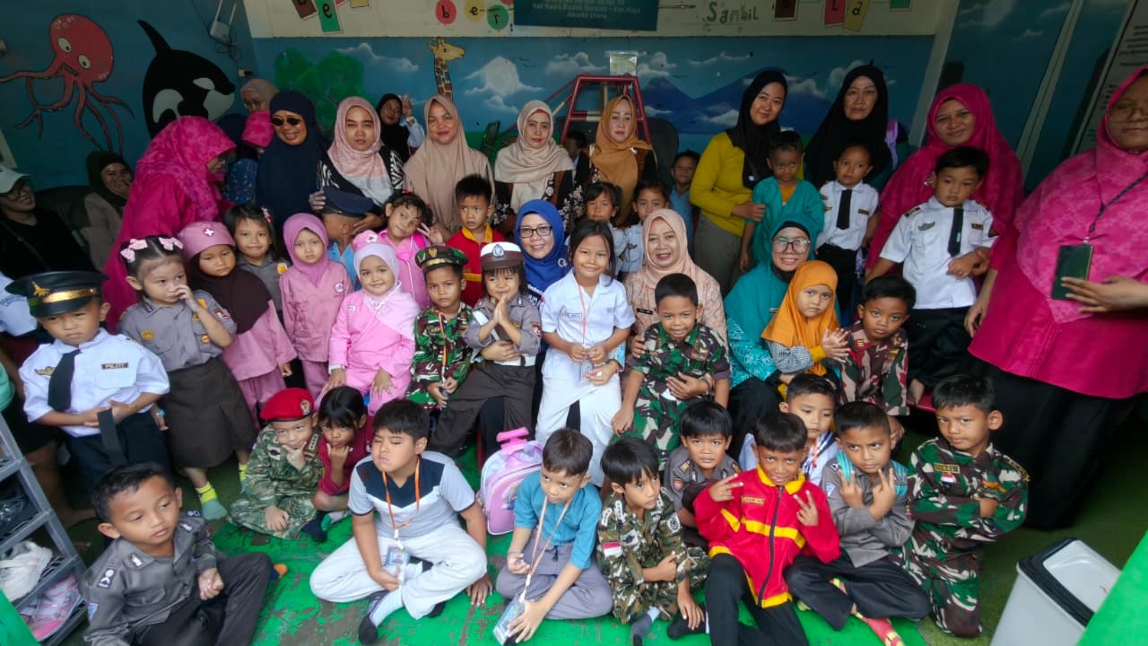 Ketua TP PKK Kecamatan Monitoring PAUD Flamboyan dan Posyandu Balita serta Lansia di RW 05 4
