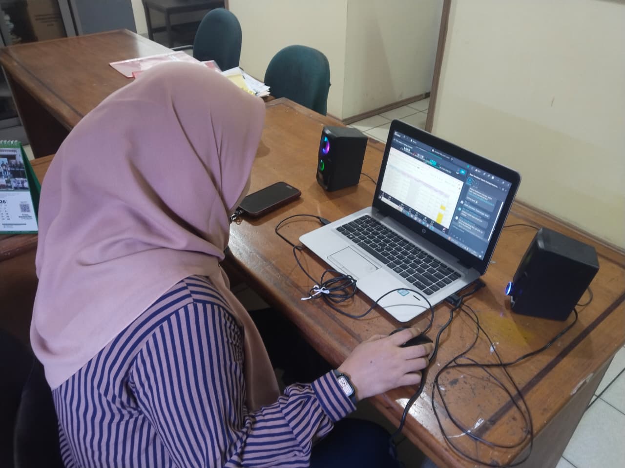 Kasi Kesra Kelurahan Pademangan Barat Ikuti Zoom Meeting Lokasi Prioritas Penanggulangan Kemiskinan 1