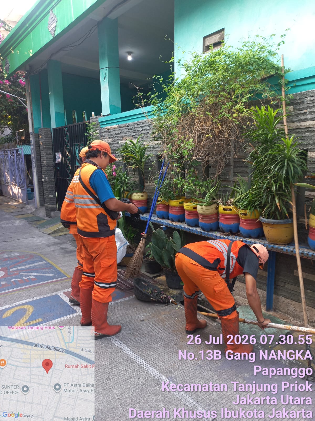 Kerja Bakti di RW 002, Kelurahan Papanggo Perkuat Sinergi Warga Wujudkan Lingkungan Bersih dan Sehat 7