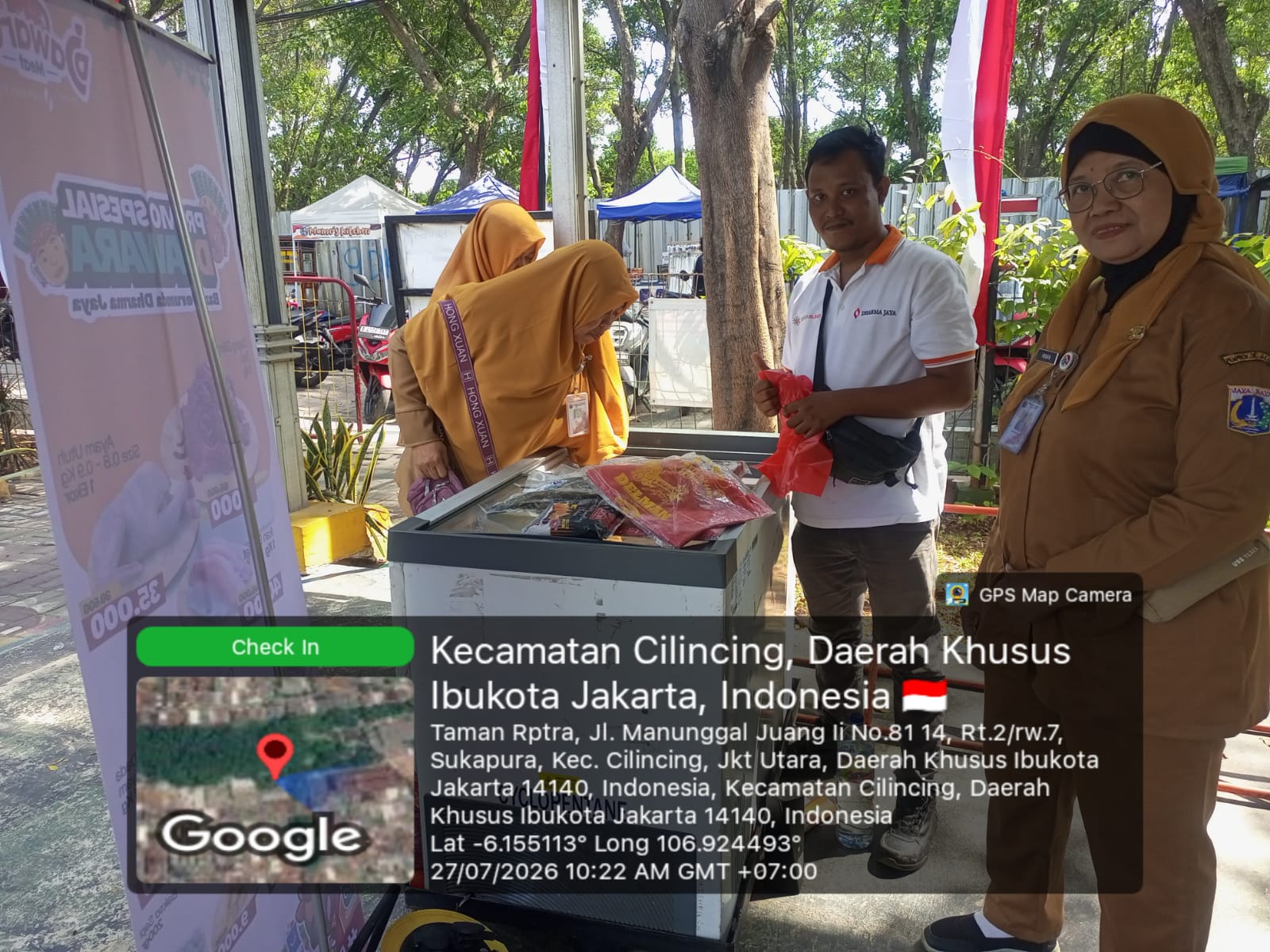 Monitoring Pasar Murah Daging Dharma Jaya di RPTRA Maju Sukapura 1