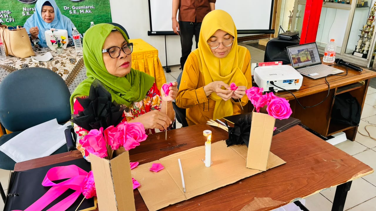 Pelatihan Pembuatan Buket Kreatif Dorong Tumbuhnya Industri Kreatif di Kelurahan Pademangan Barat 3