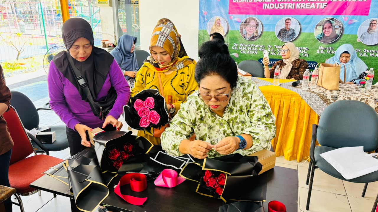 Pelatihan Pembuatan Buket Kreatif Dorong Tumbuhnya Industri Kreatif di Kelurahan Pademangan Barat 4