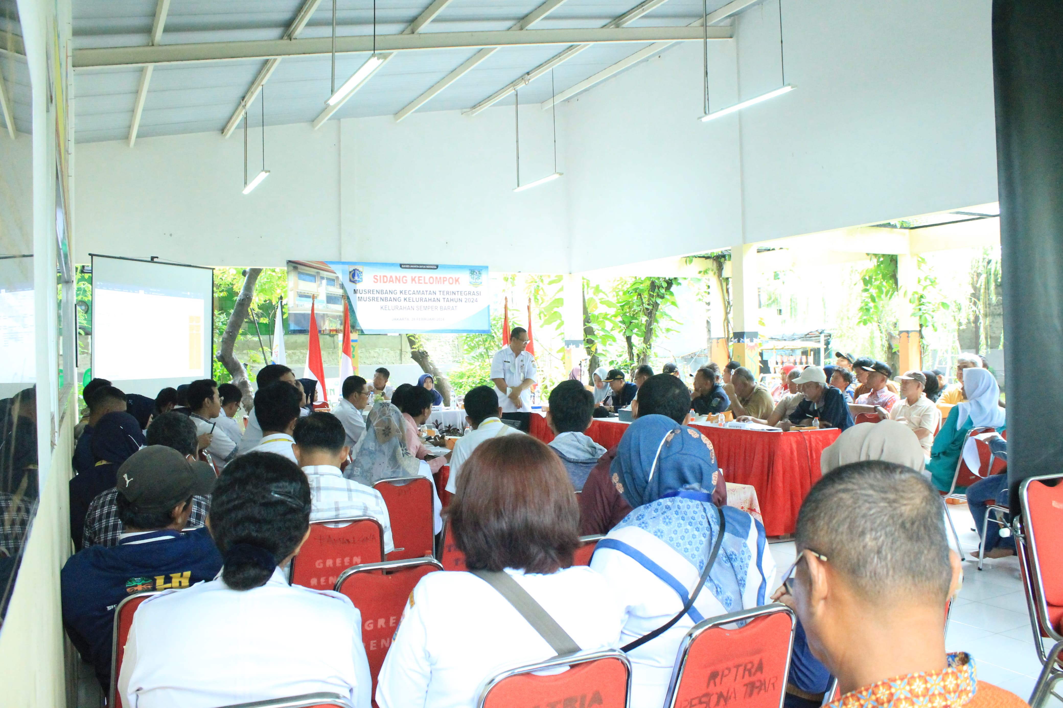 Sidang Kelompok Musrenbang Kecamatan Terintegrasi Musrenbang Kelurahan Semper Barat Tahun 2024